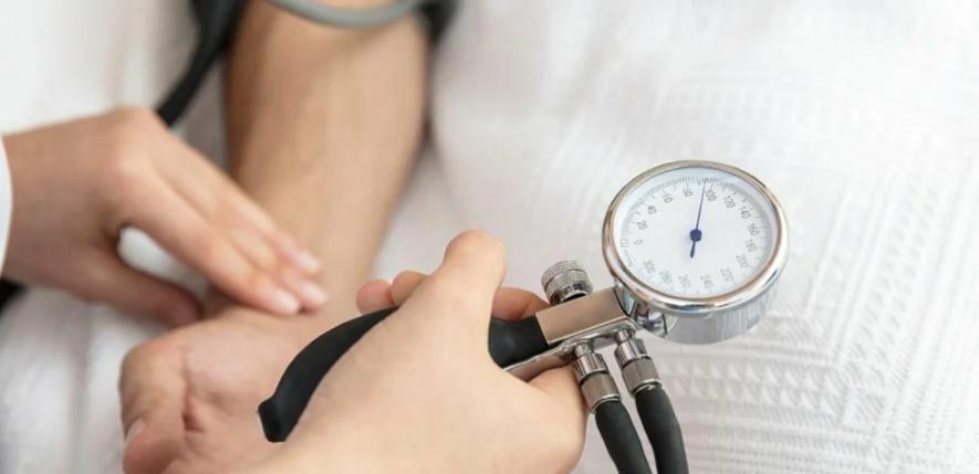 Как правильно снизить давление – советы кардиолога | Новости