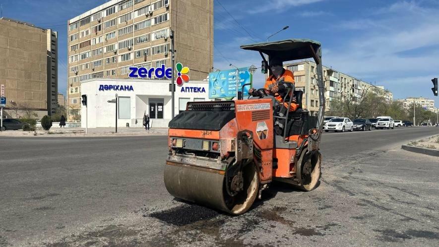 В Актау на автомобильных дорогах уложено 2500 кв.м асфальта | Новости