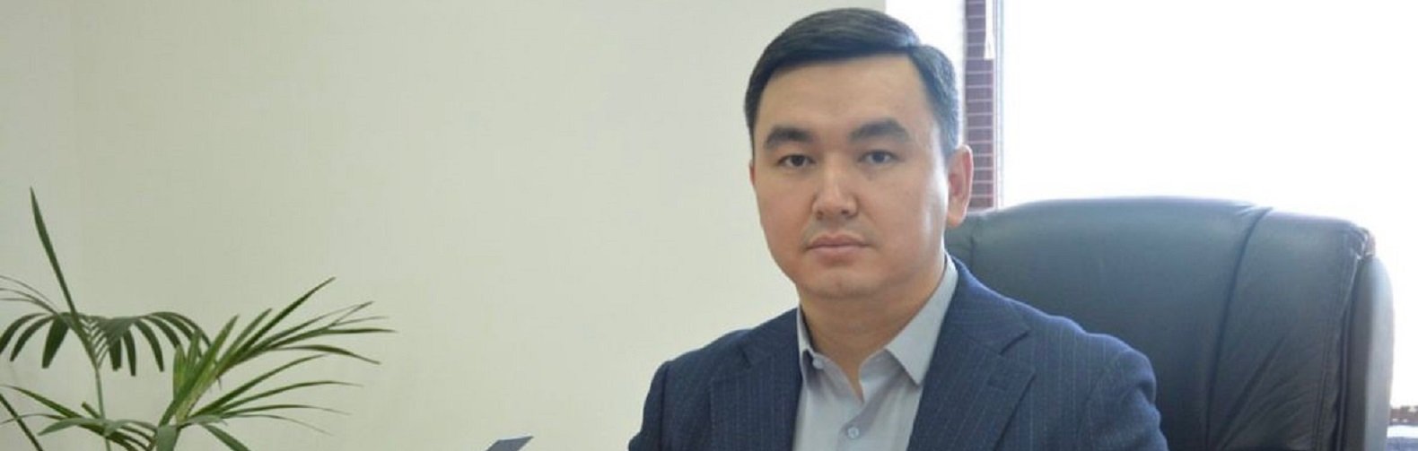 Әдемі көкірекшелер мен трусики киген қыздар