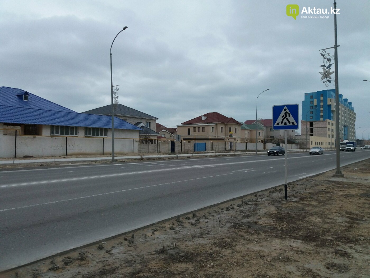 Жизнь с препятствиями: жители Актау просят власти города думать о людях при замене бордюров Жизнь с препятствиями: жители Актау просят власти города думать о людях при замене бордюров