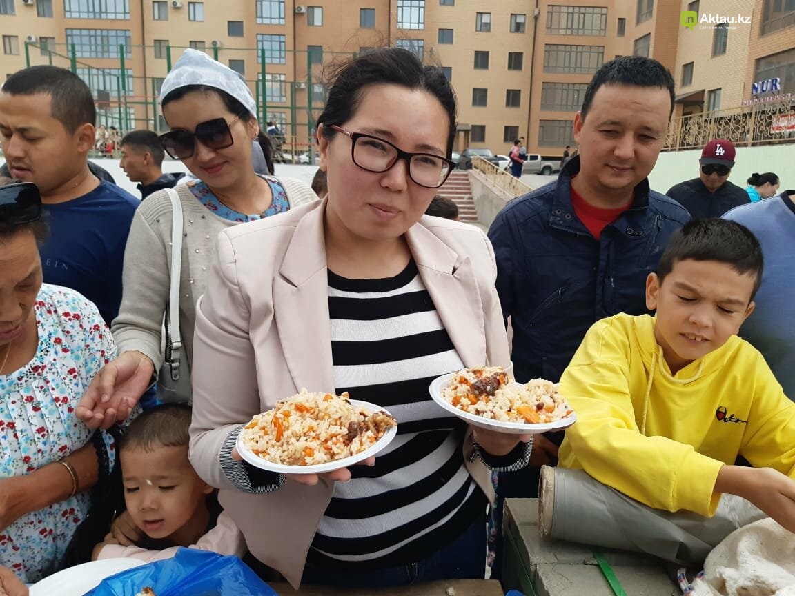 Актаусцев накормили на Плов party, фото-6 Актаусцев накормили на Плов party, фото-6