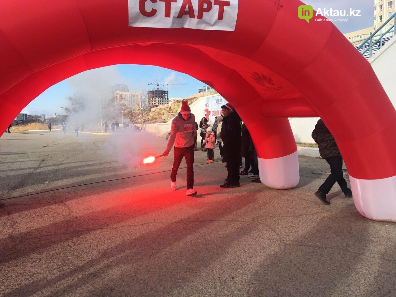 Новогодний забег Дедов Морозов прошел в Актау, фото-5 Новогодний забег Дедов Морозов прошел в Актау, фото-5