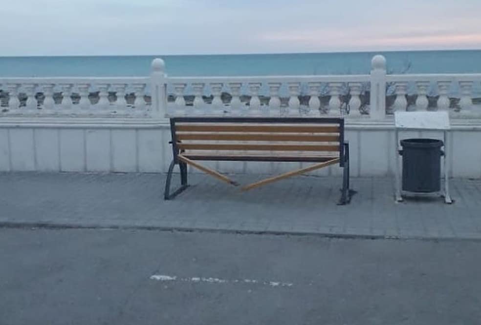 Вандалы снова разгромили набережную и сквер Победы в Актау, фото-3 Вандалы снова разгромили набережную и сквер Победы в Актау, фото-3