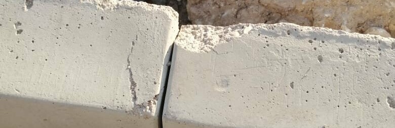 Жители 6 микрорайона Актау жалуются на установленные бордюры Жители 6 микрорайона Актау жалуются на установленные бордюры